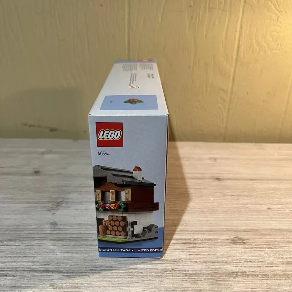 NIB - LEGO -  Houses of the World - Limited Edition - GWP